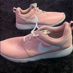 women's pink roshes